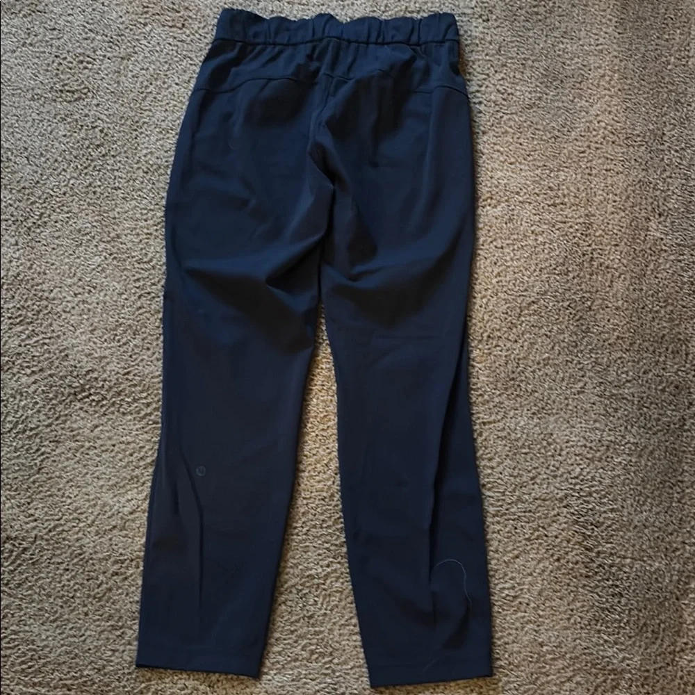 Lululemon on the fly crop Navy jogger Pants 4